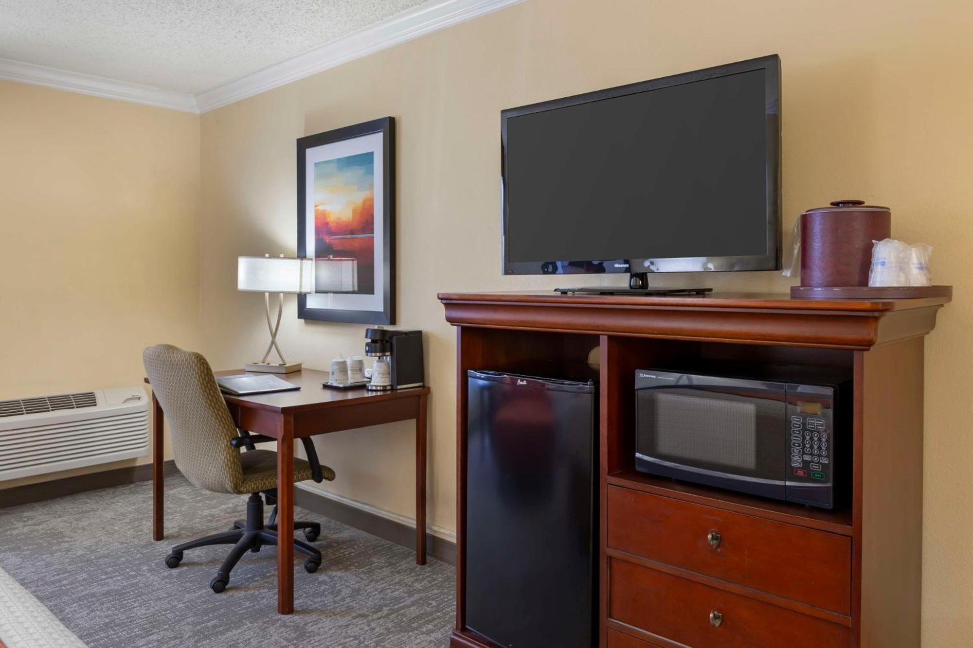 Best Western Plus Burlington Extérieur photo